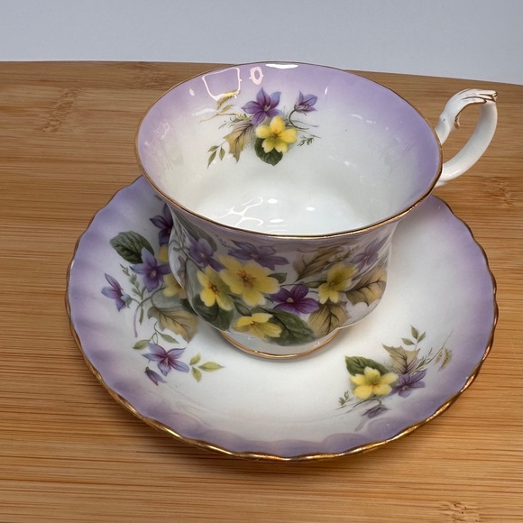 Royal Albert “Radiance Series” Violet & Primrose Teacup & Saucer Set 🌸 - Picture 3 of 8